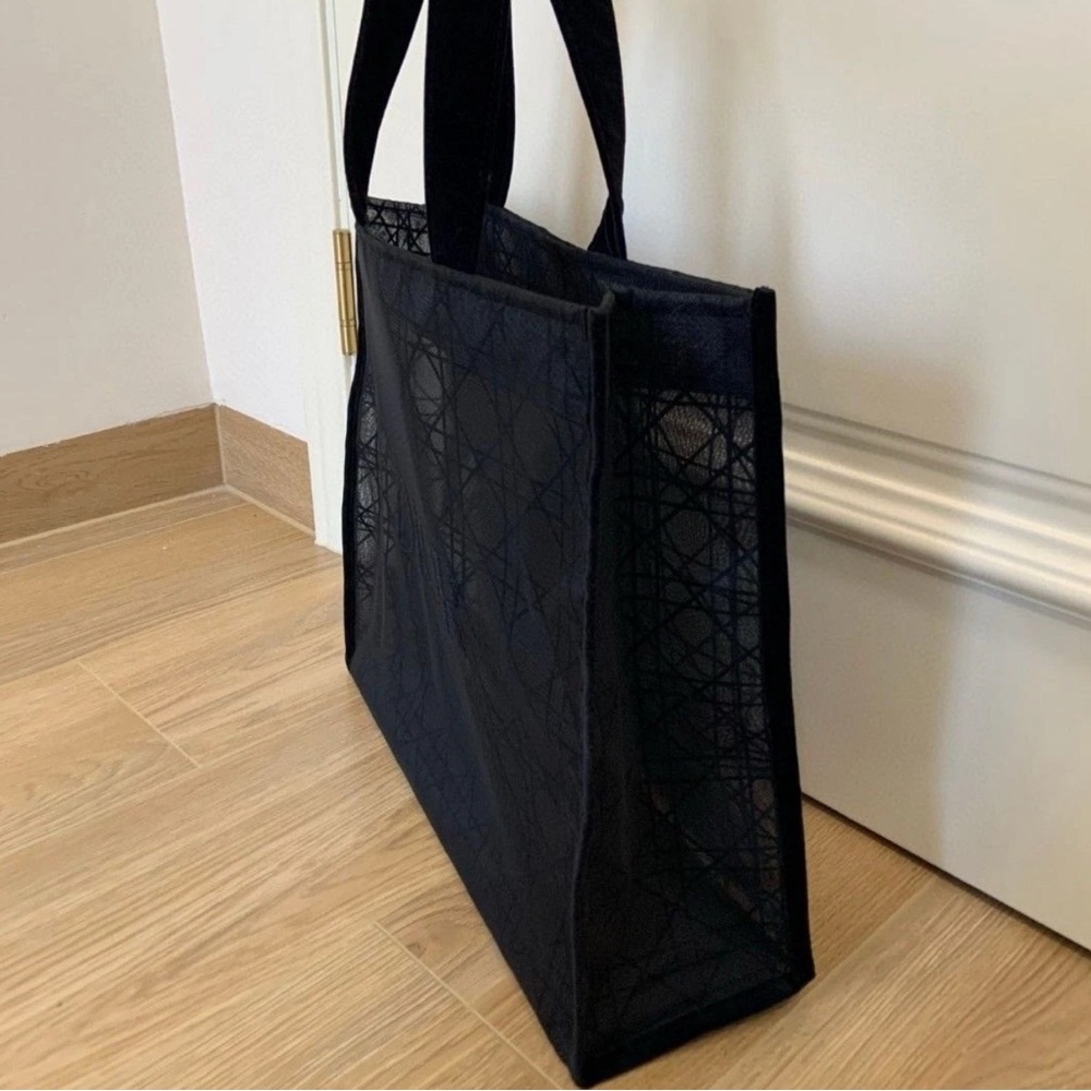 DIOR Beauty New Cannage Mesh Lace Beauty Tote Limited Edition - Picture 5 of 10